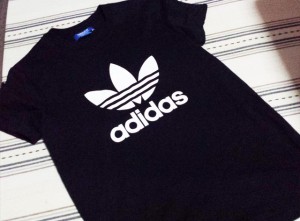 アディダスオリジナルス Tシャツ