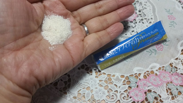 やずやの乳酸菌とケフィアの力の中身の粉末の画像