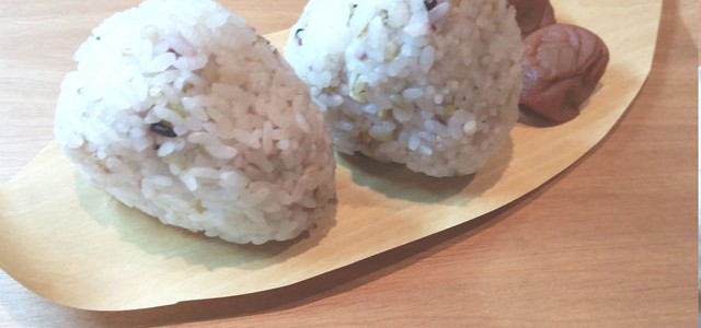 やずやの発芽十六雑穀のおにぎり