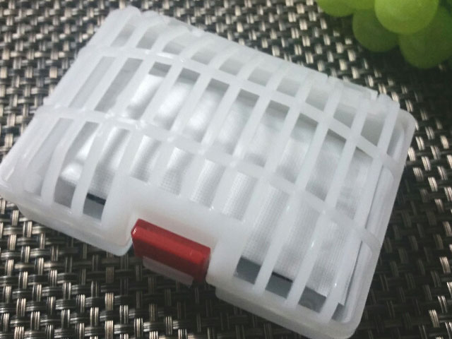水素発生剤を入れた専用ケース